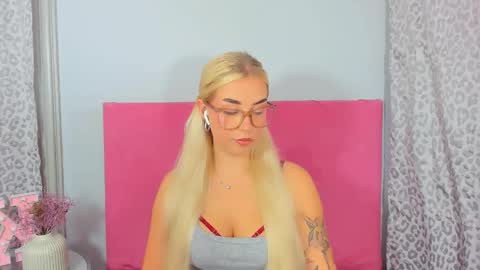 KristyFlowers online show from October 11, 7:35 am