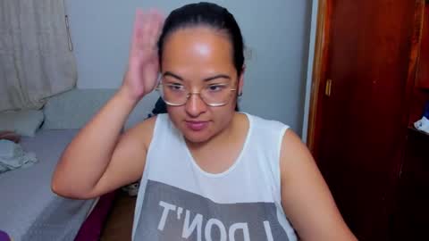 Snapshot of kroline_20 chatting on January 2, 1:17 am Kroline  online show from January 2, 1:17 am