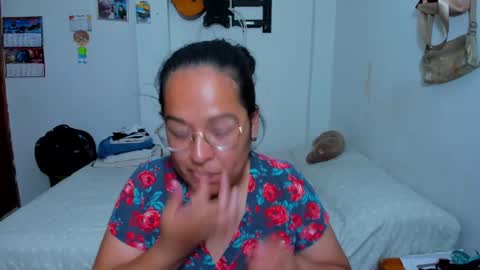 Snapshot of kroline_20 chatting on February 8, 8:53 pm Kroline  online show from February 8, 8:53 pm