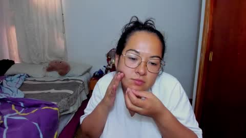 Snapshot of kroline_20 chatting on December 31, 5:51 pm Kroline  online show from December 31, 5:51 pm