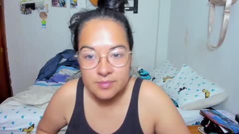 Snapshot of kroline_20 chatting on February 17, 3:47 am Kroline  online show from February 17, 3:47 am