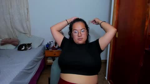 Snapshot of kroline_20 chatting on January 3, 12:33 am Kroline  online show from January 3, 12:33 am