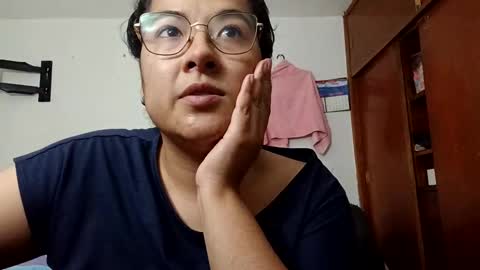 Snapshot of kroline_20 chatting on October 24, 4:19 am Kroline  online show from October 24, 4:19 am
