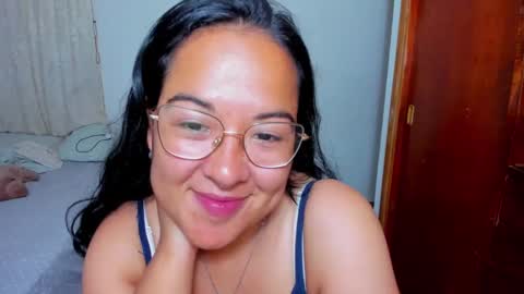 Snapshot of kroline_20 chatting on December 5, 3:48 am Kroline  online show from December 5, 3:48 am