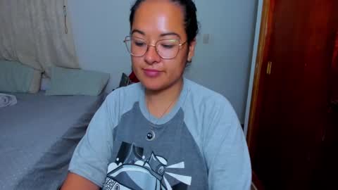 Snapshot of kroline_20 chatting on December 4, 3:37 am Kroline  online show from December 4, 3:37 am