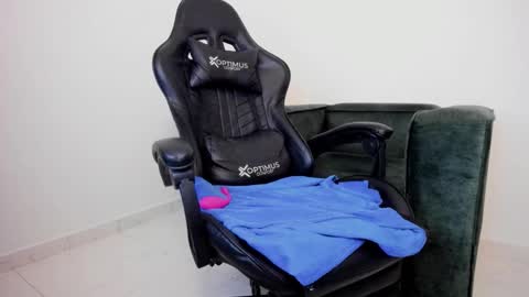 Kyleigh online show from March 19, 1:10 am