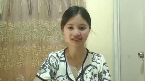 its me KYLIE online show from October 29, 1:26 pm