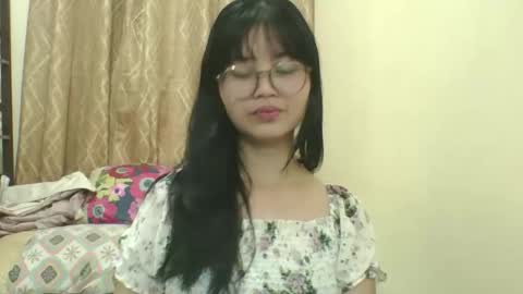 its me KYLIE online show from November 26, 10:00 pm