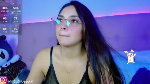 k ylie online show from February 7, 10:52 pm