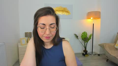 Kylie online show from April 19, 6:21 pm