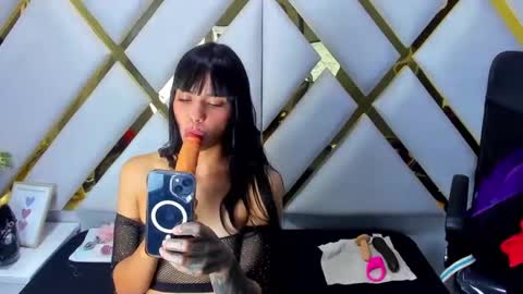 kylie online show from December 4, 2:53 am