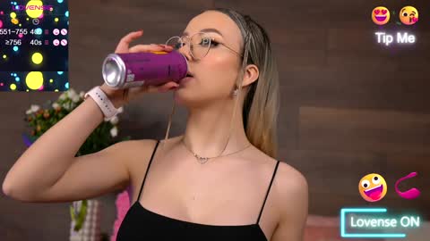 Kylie online show from January 12, 9:51 pm