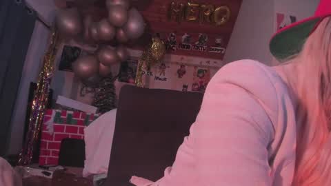 Snapshot of kyliekandy chatting on December 26, 11:57 pm   online show from December 26, 11:57 pm