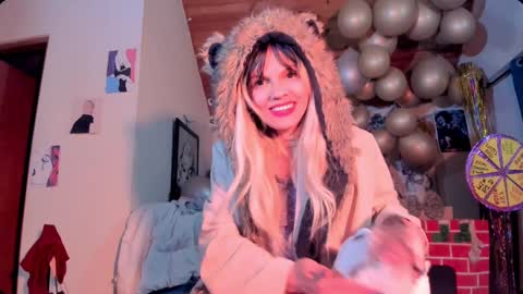 Snapshot of kyliekandy chatting on January 1, 12:21 am   online show from January 1, 12:21 am
