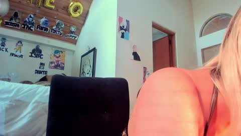 Snapshot of kyliekandy chatting on February 21, 9:32 pm   online show from February 21, 9:32 pm