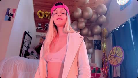 Snapshot of kyliekandy chatting on December 30, 4:18 pm   online show from December 30, 4:18 pm