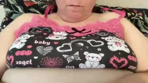 Snapshot of kylorencat chatting on January 18, 3:49 pm KYLO online show from January 18, 3:49 pm