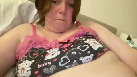 Snapshot of kylorencat chatting on February 21, 11:54 pm KYLO online show from February 21, 11:54 pm