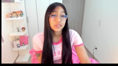 Snapshot of kyy_isa chatting on October 17, 4:27 am IG online show from October 17, 4:27 am