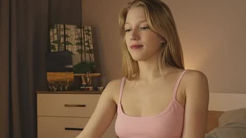 Alice online show from December 19, 3:37 pm