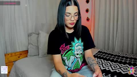 Snapshot of la_briela chatting on January 19, 2:47 am    Help me reach 50 likes online show from January 19, 2:47 am