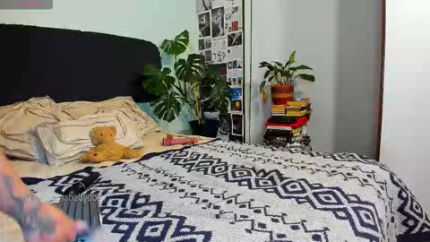 Snapshot of la_briela chatting on September 14, 2:31 am    Help me reach 50 likes online show from September 14, 2:31 am