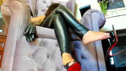 GoddessLeather online show from September 11, 1:55 pm