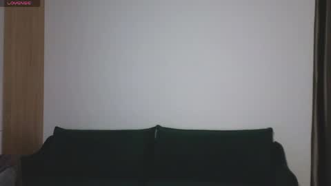 lady_birdd online show from April 16, 6:51 pm