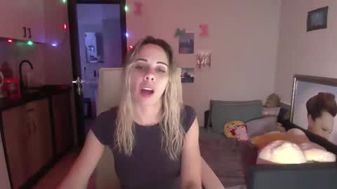 Snapshot of lady_smile69 chatting on October 24, 8:05 pm lady_smile69 online show from October 24, 8:05 pm