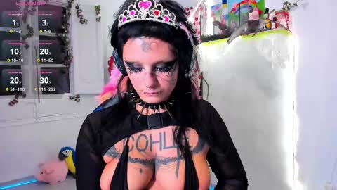 Mia online show from December 4, 8:31 pm