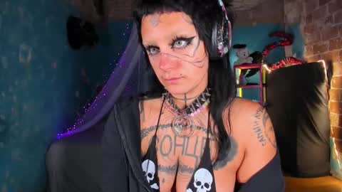 Snapshot of lady_sontse_ chatting on October 24, 7:54 pm Mia online show from October 24, 7:54 pm