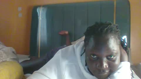 Snapshot of ladyblossoms19 chatting on October 23, 1:50 pm lindah32 online show from October 23, 1:50 pm