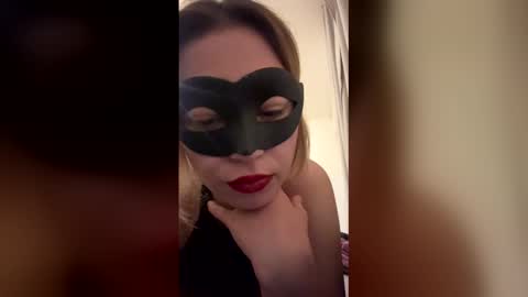 ladyrox7 online show from May 7, 8:23 pm