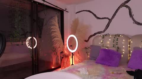 Lady  online show from December 15, 5:12 am