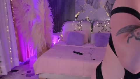 Lady  online show from March 29, 8:46 am