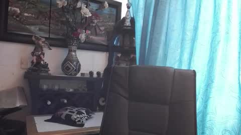 laia_hadid online show from December 4, 5:03 pm