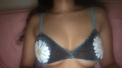 Laila Yousef online show from January 5, 3:00 am