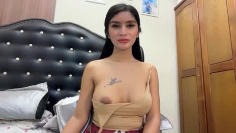 kristine online show from April 7, 11:45 am