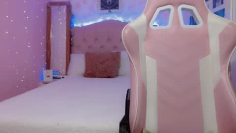 lala Moon online show from January 18, 11:28 am