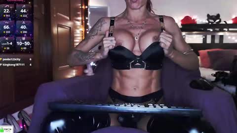 Lola online show from November 15, 6:20 pm