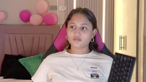 Laura online show from November 20, 12:17 pm