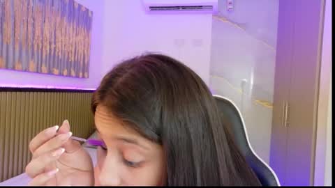 Laura online show from December 14, 12:33 pm