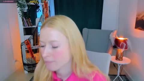 Laly online show from October 25, 12:24 pm