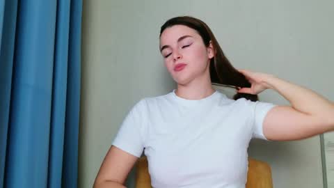 lana_gl online show from May 26, 6:35 am