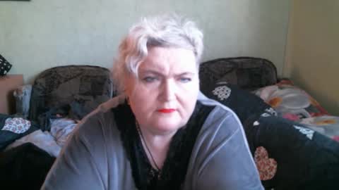 lanacat555 online show from October 31, 1:37 pm