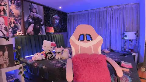 L A N A  online show from January 26, 11:29 pm