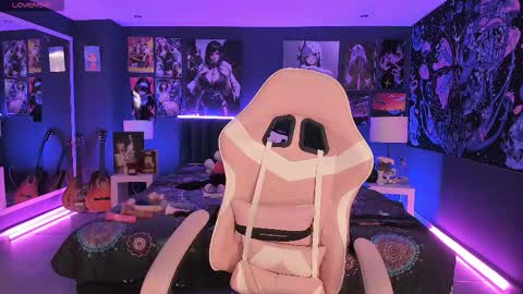 L A N A  online show from September 16, 9:01 pm