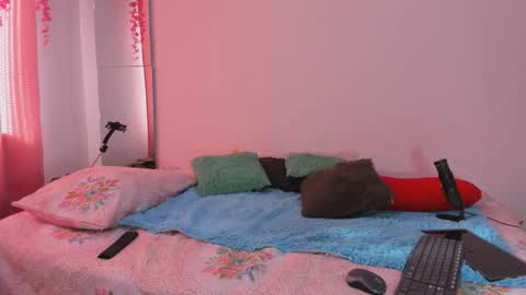 lanastone86 online show from November 13, 1:10 pm