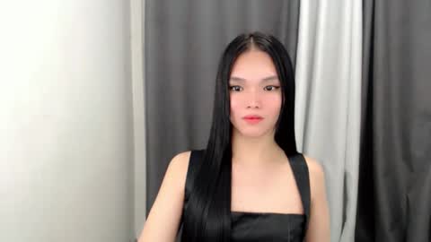 lanawyatt_ online show from November 11, 7:33 pm