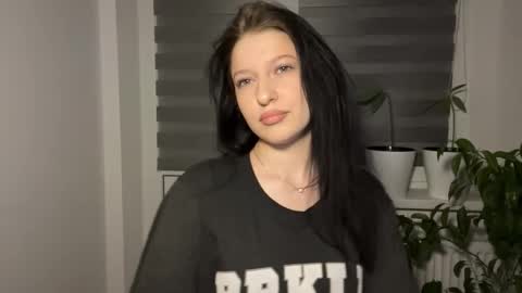 Sarah online show from March 3, 6:14 pm